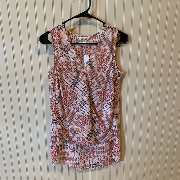 Sleeveless Blouse - Picture 1 of 4